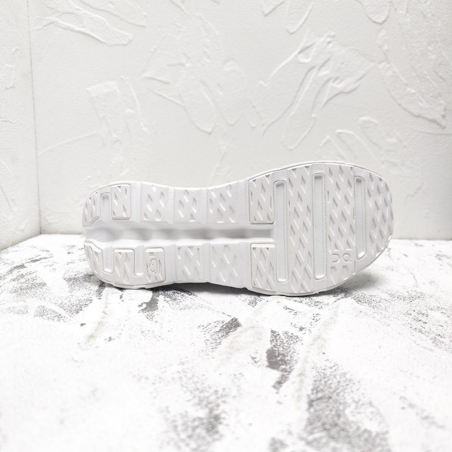 LOEWE x On Cloudtilt White