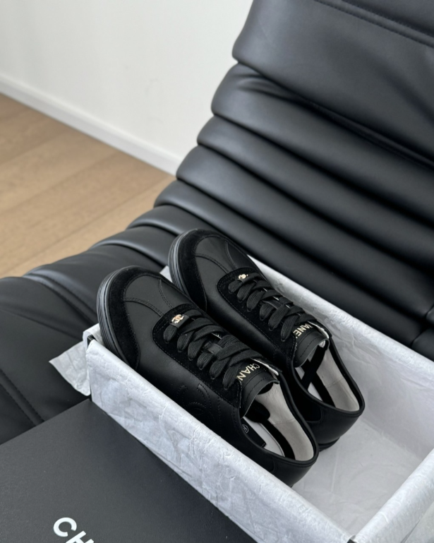 Chanel CC Logo Black