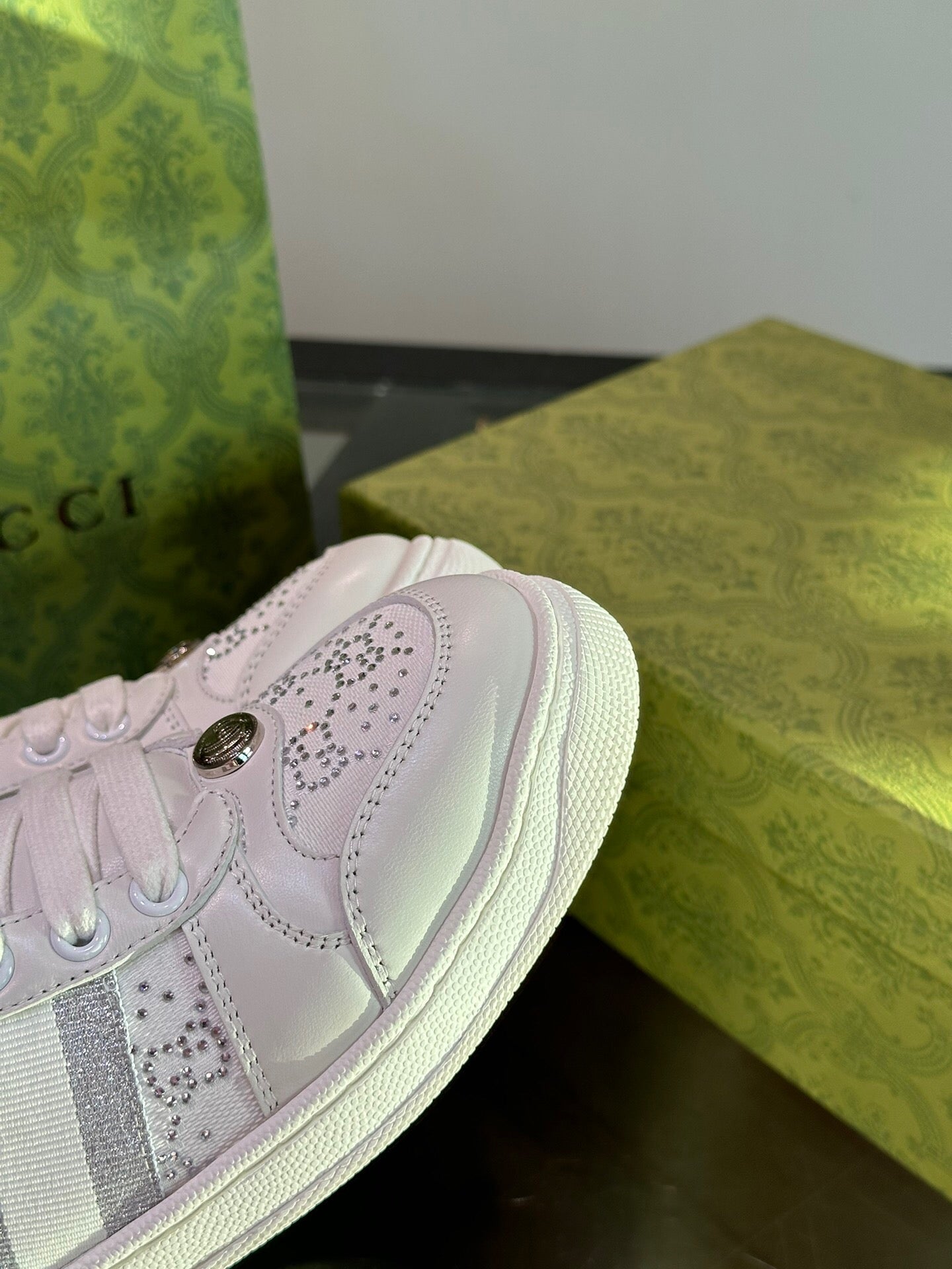 Gucci Screener Light Grey Leather