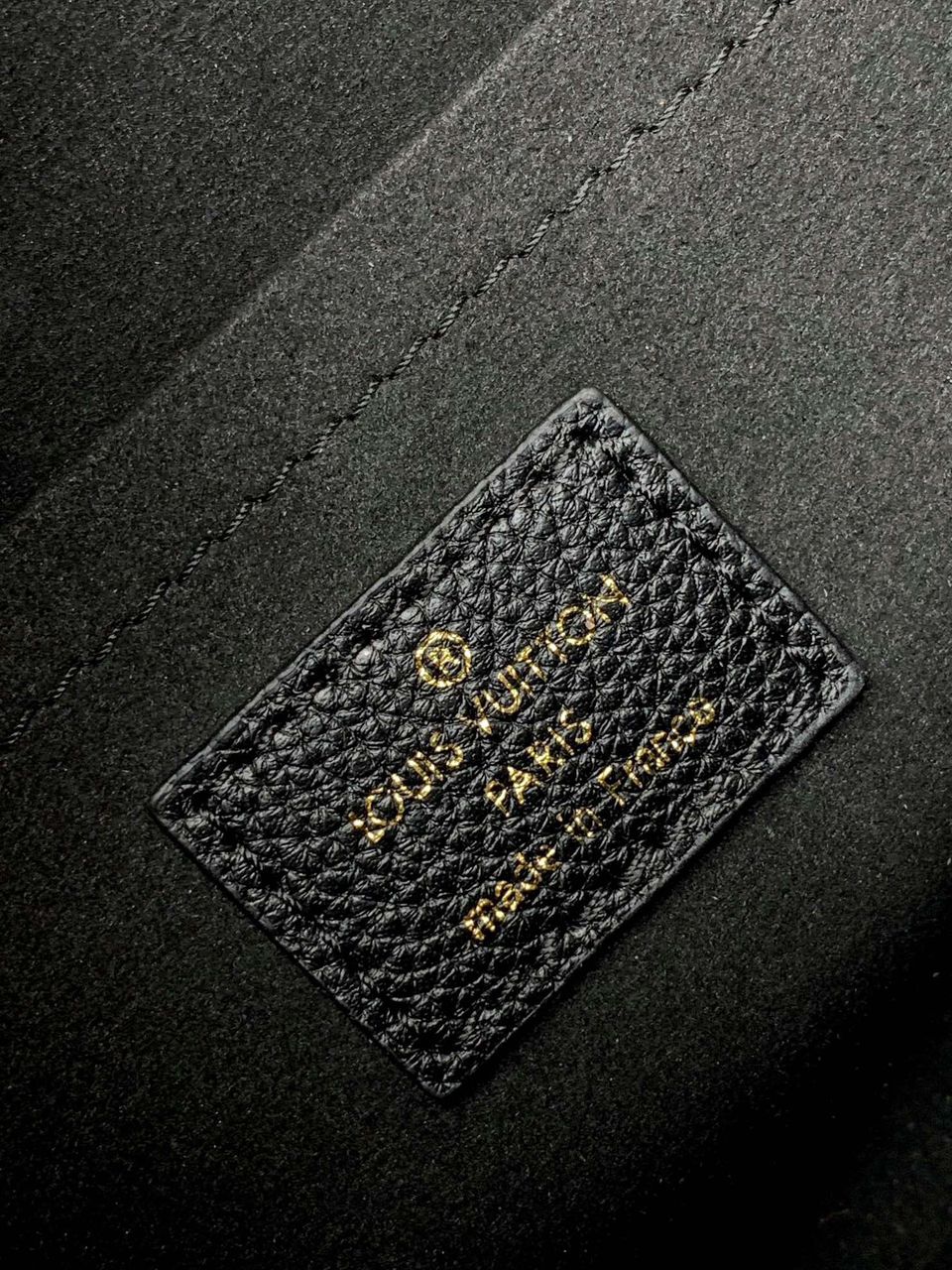 Bolsa LV Soft Calfskin Mylockme Chain Bag BB Black Creme