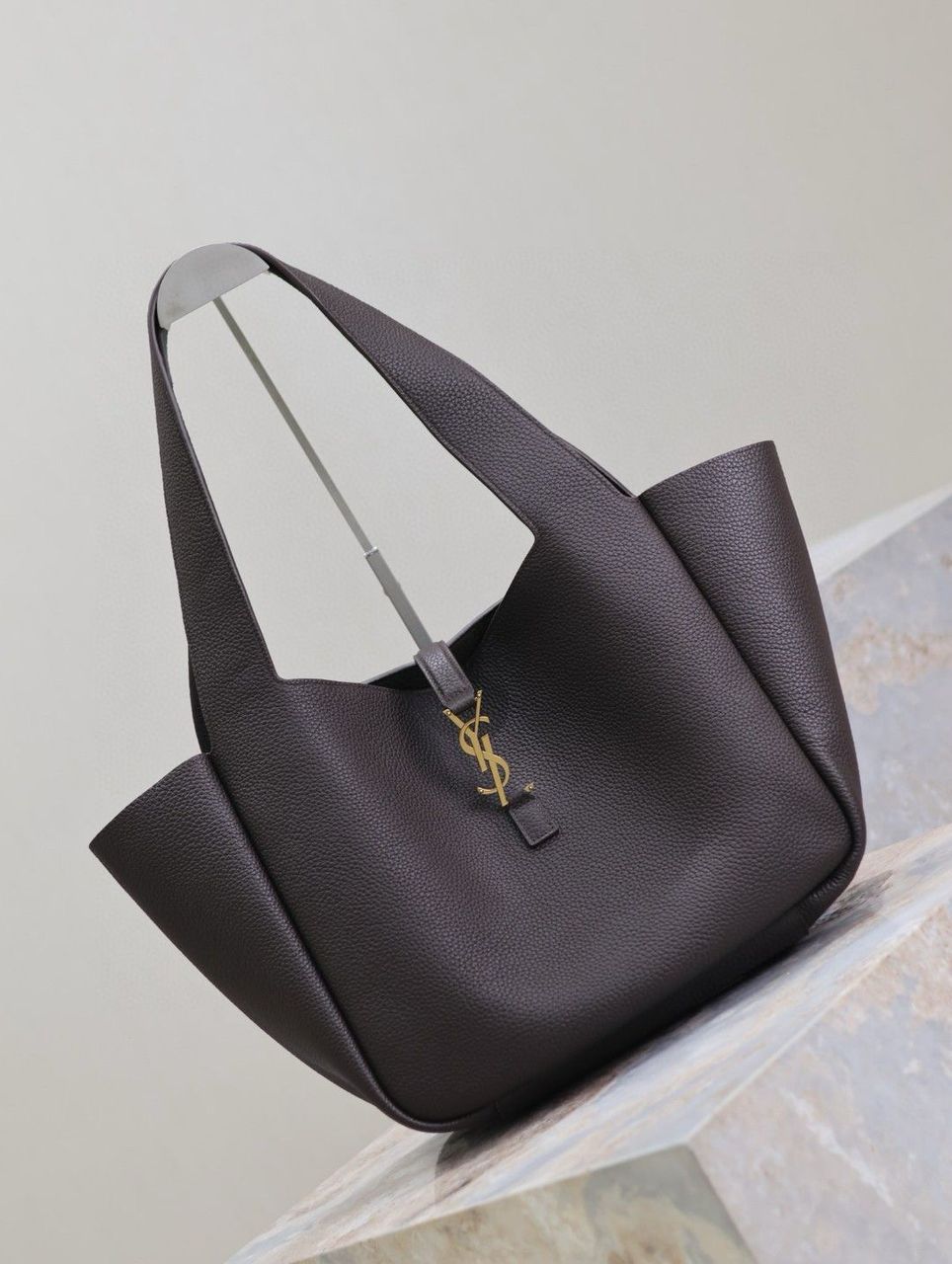 Bolsa Saint Laurent Le 5 à 7 Grained Leather