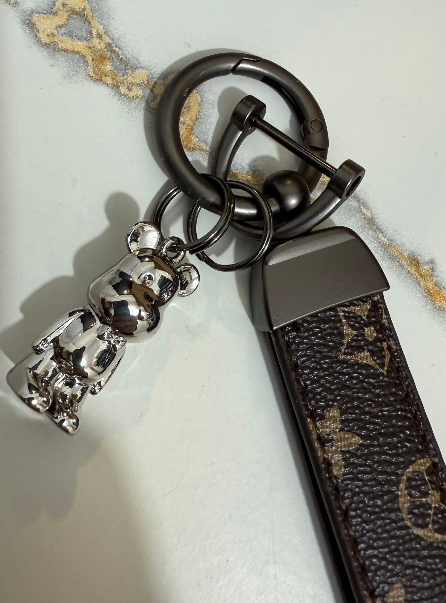 Chaveiro de Couro e metal nobre