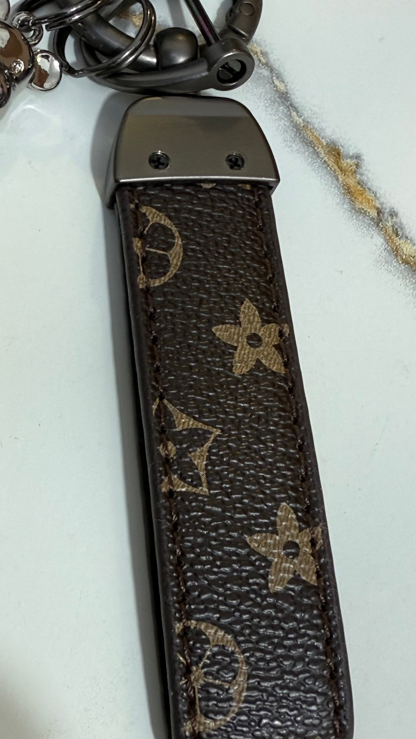 Chaveiro de Couro e metal nobre