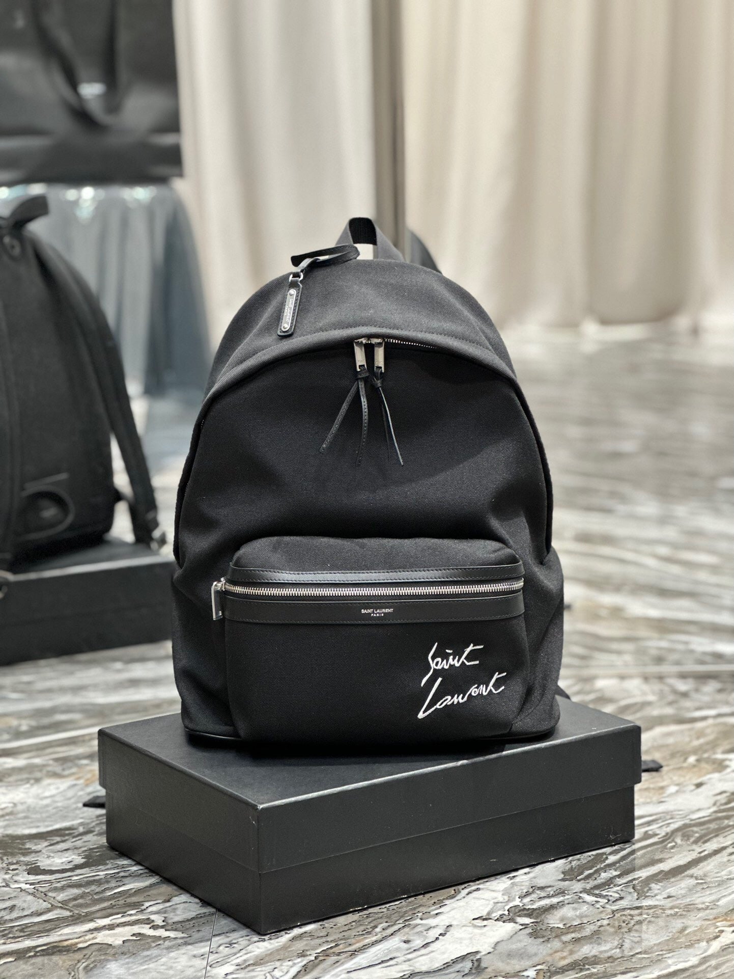 Yves Saint Laurent mochila