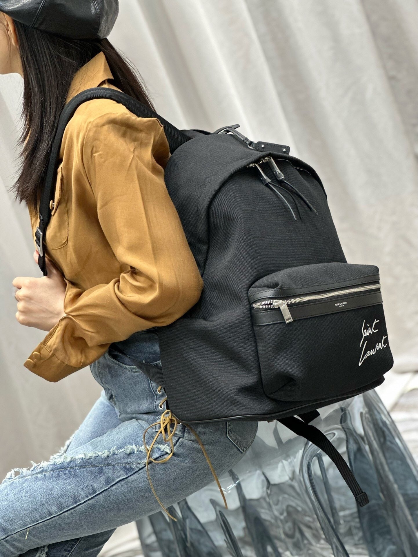 Yves Saint Laurent mochila