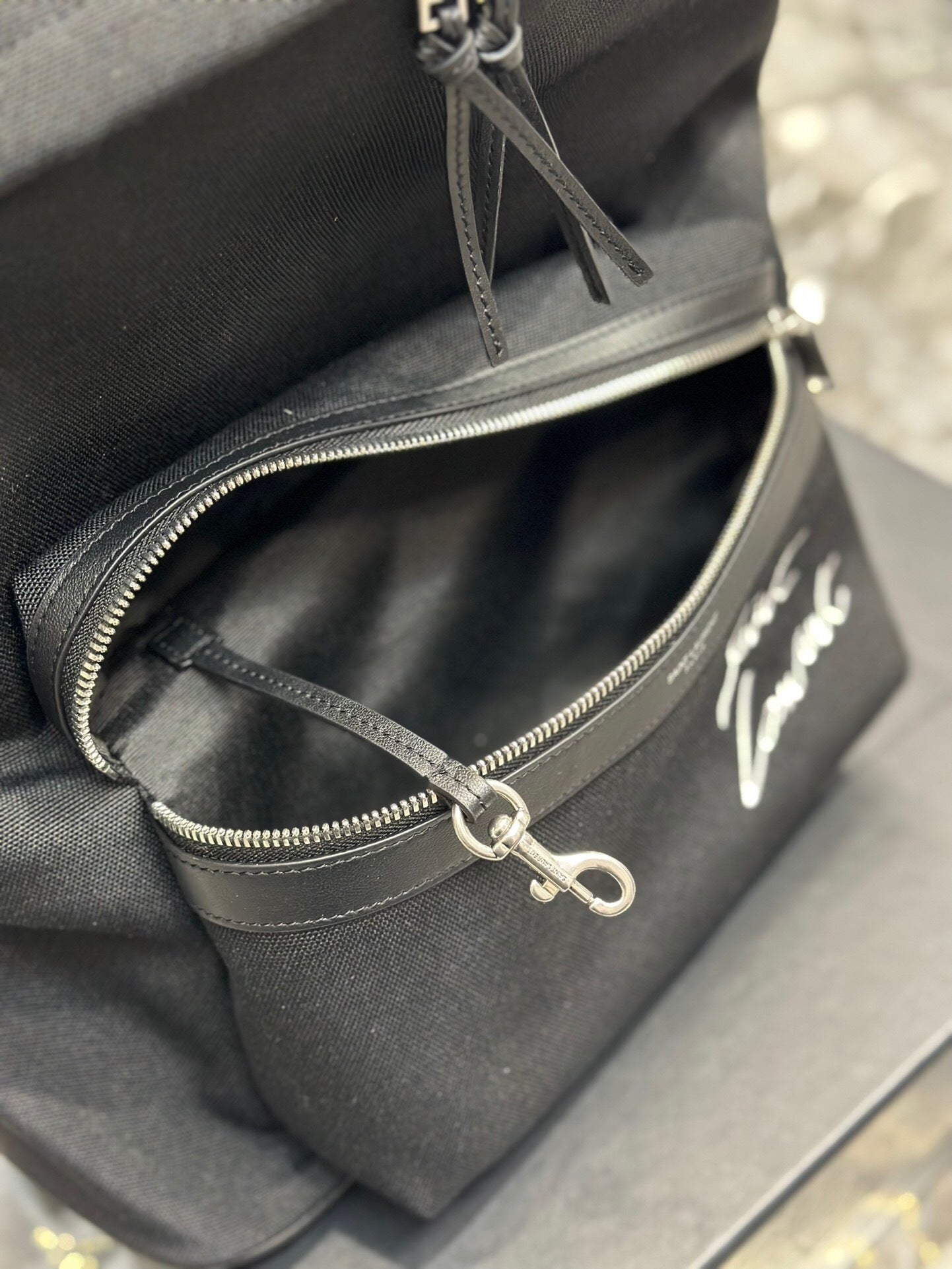 Yves Saint Laurent mochila