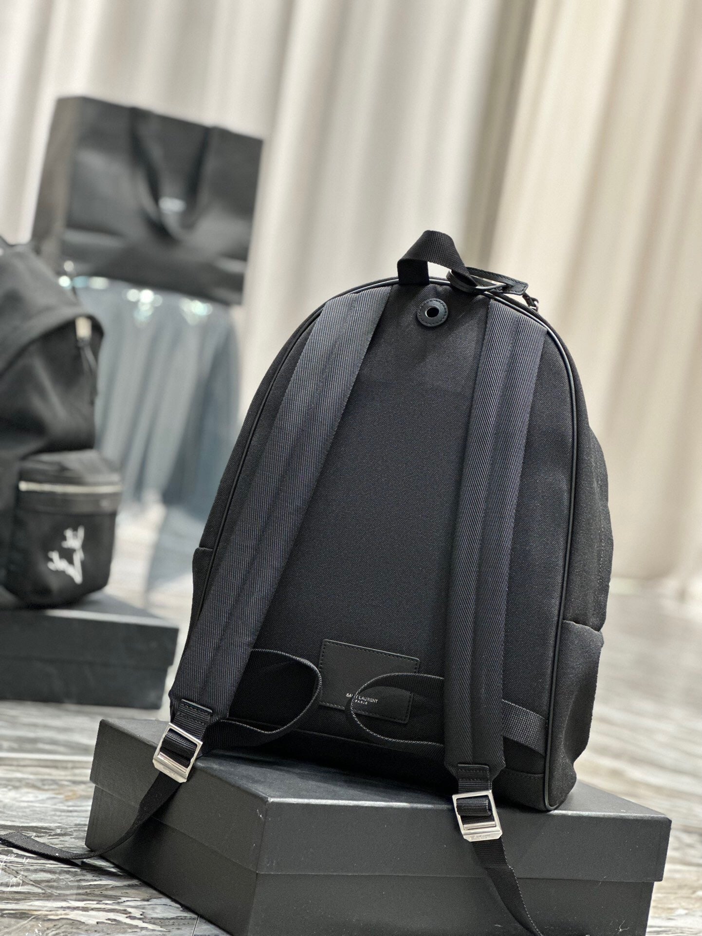 Yves Saint Laurent mochila