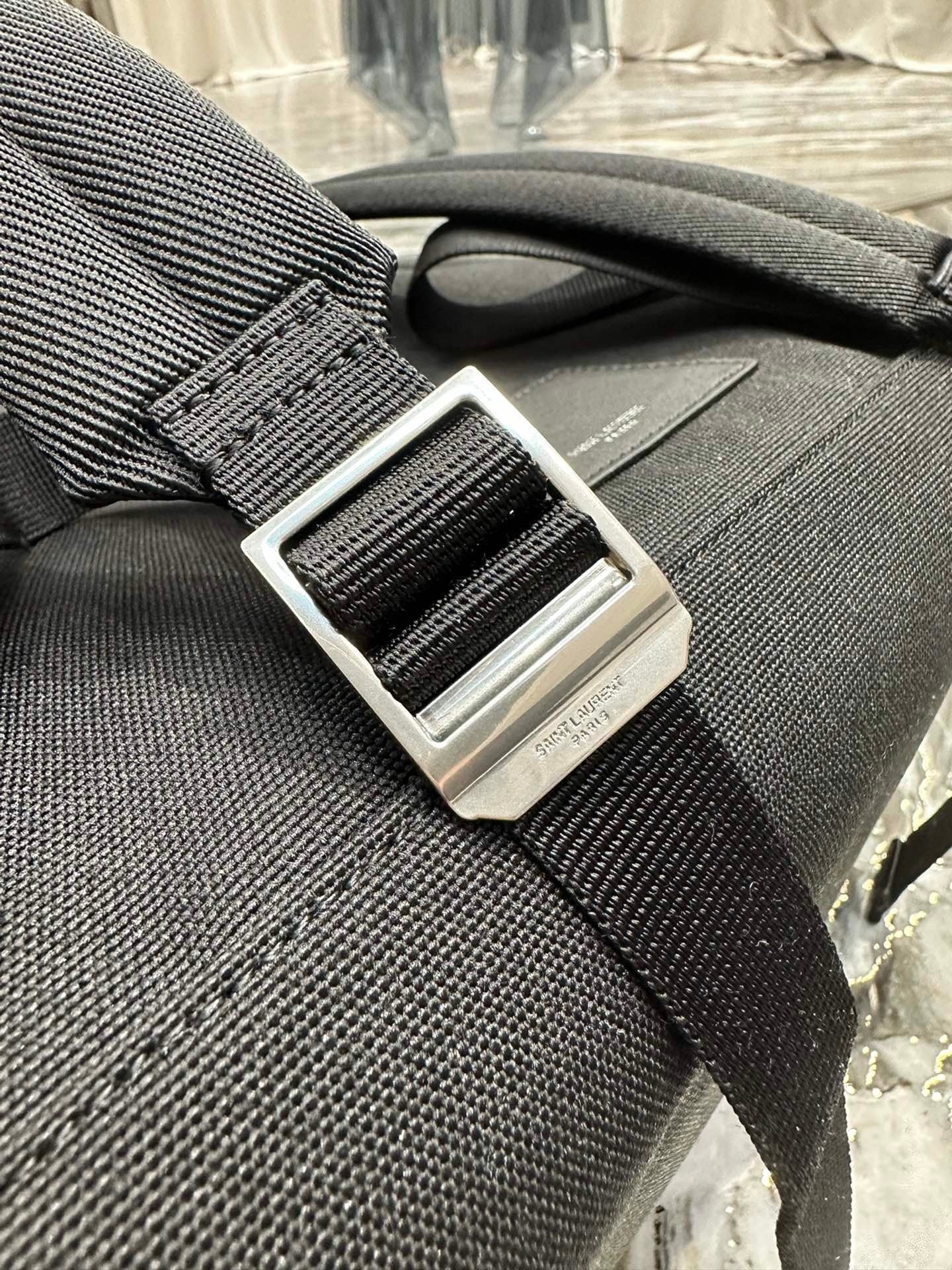 Yves Saint Laurent mochila