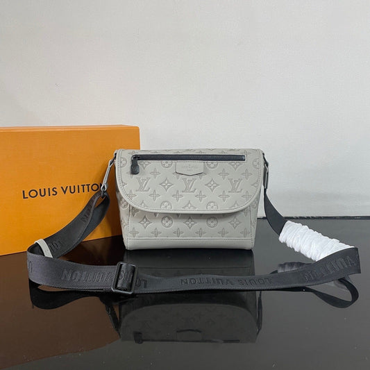 Bag LV Monogram Shadown Pulse Bag