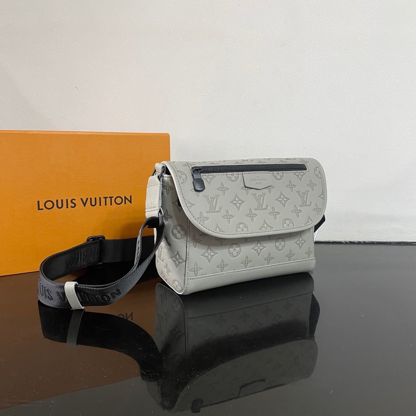 Bag LV Monogram Shadown Pulse Bag