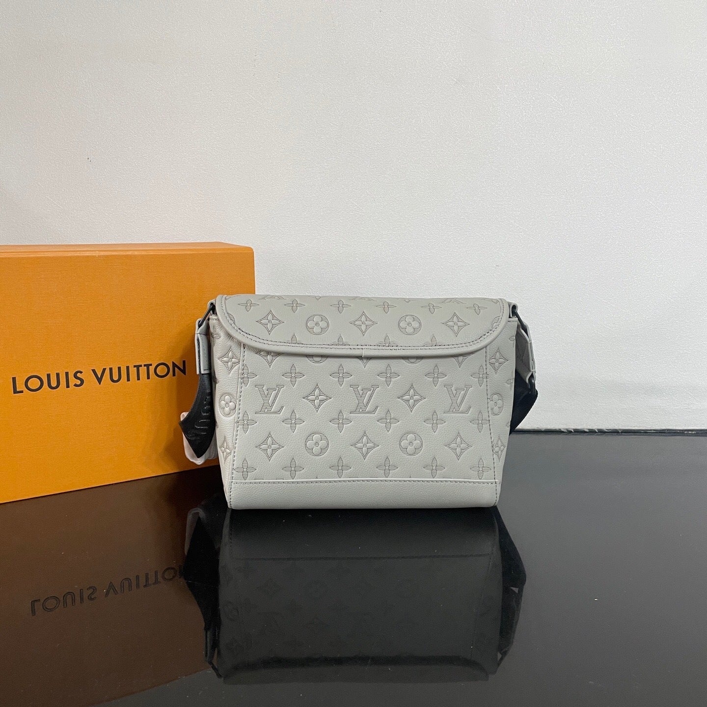 Bag LV Monogram Shadown Pulse Bag