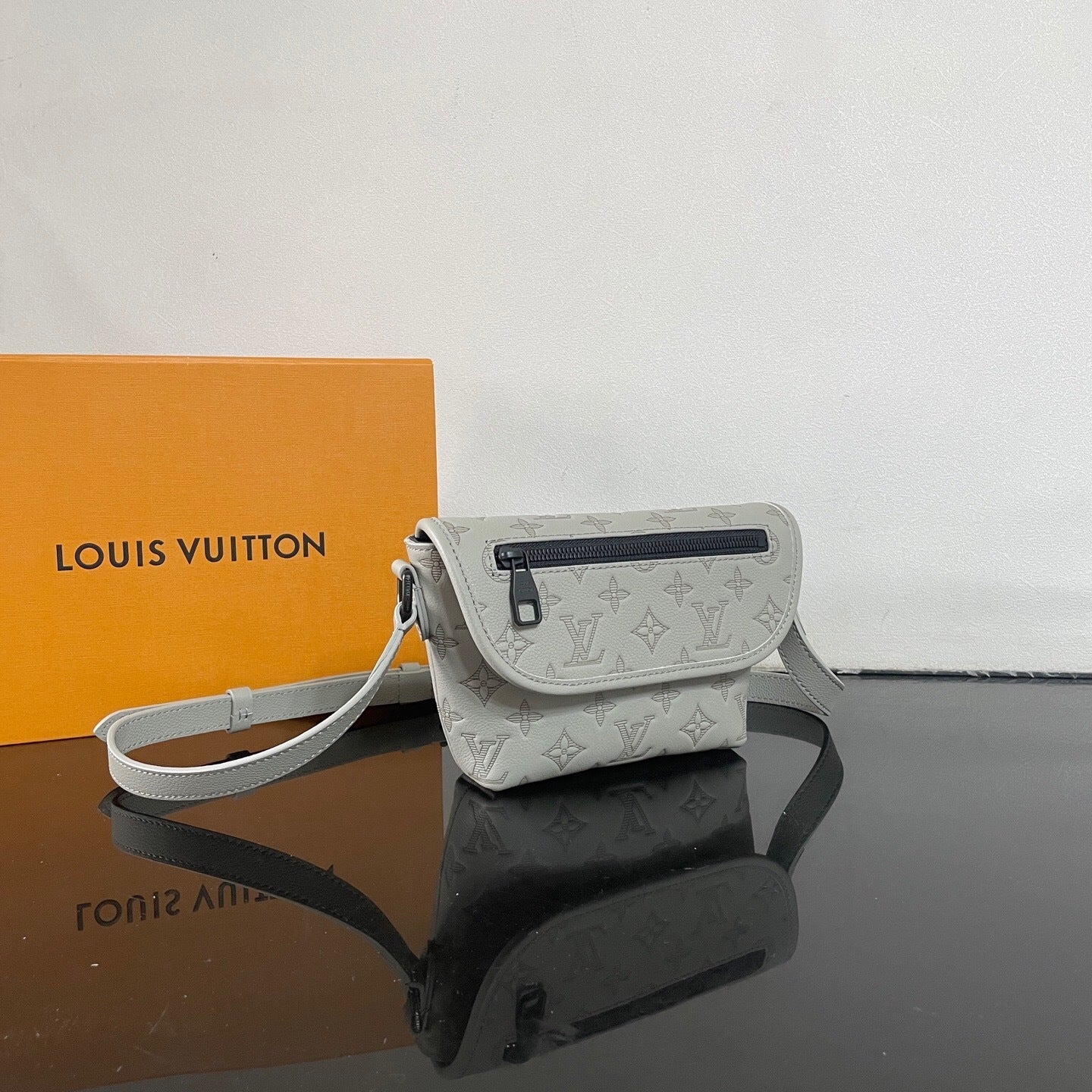 Bag LV Monogram Shadown Pulse Bag