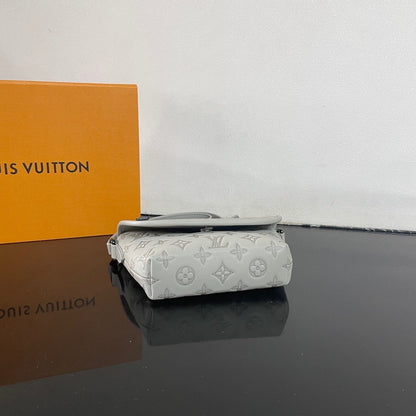 Bag LV Monogram Shadown Pulse Bag