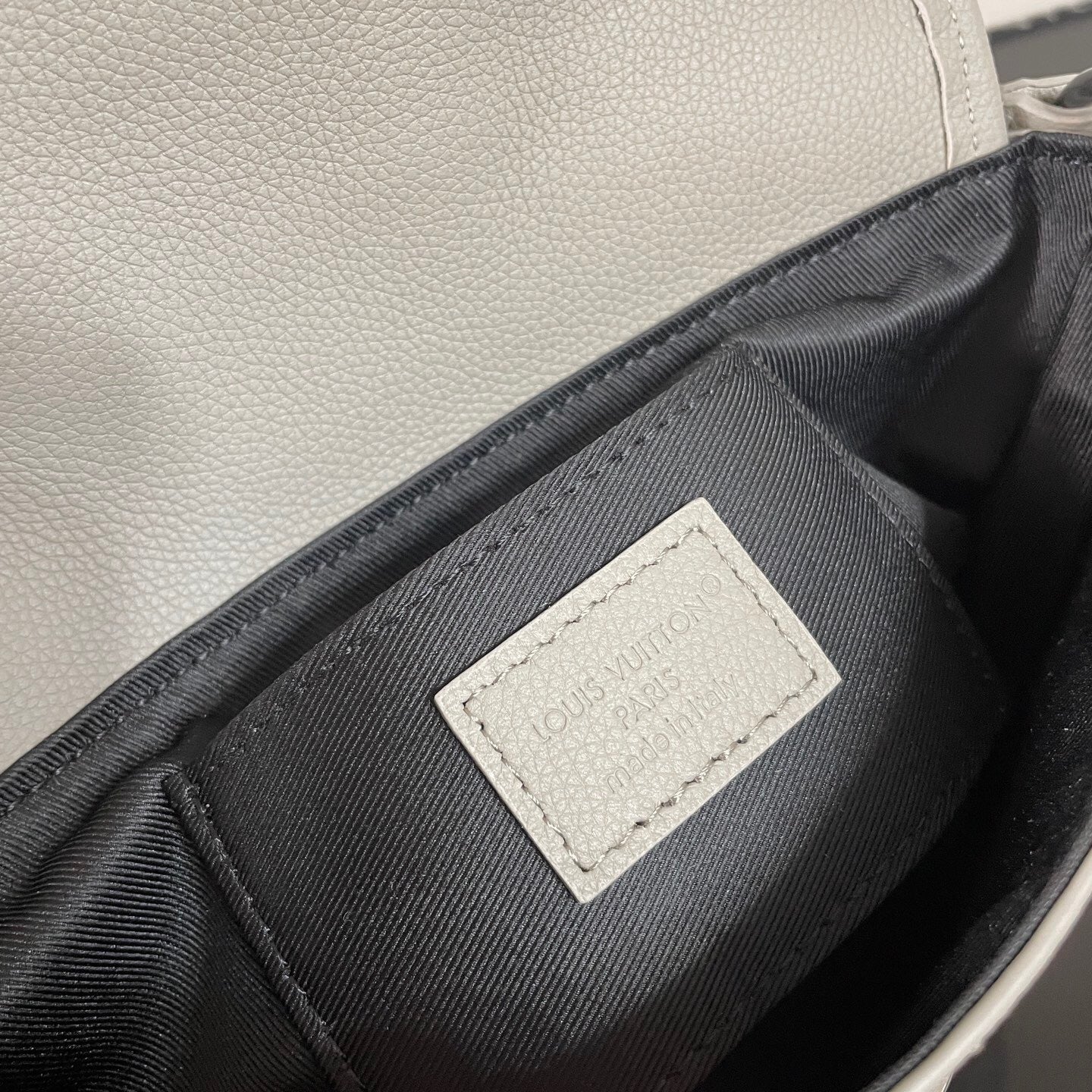 Bag LV Monogram Shadown Pulse Bag