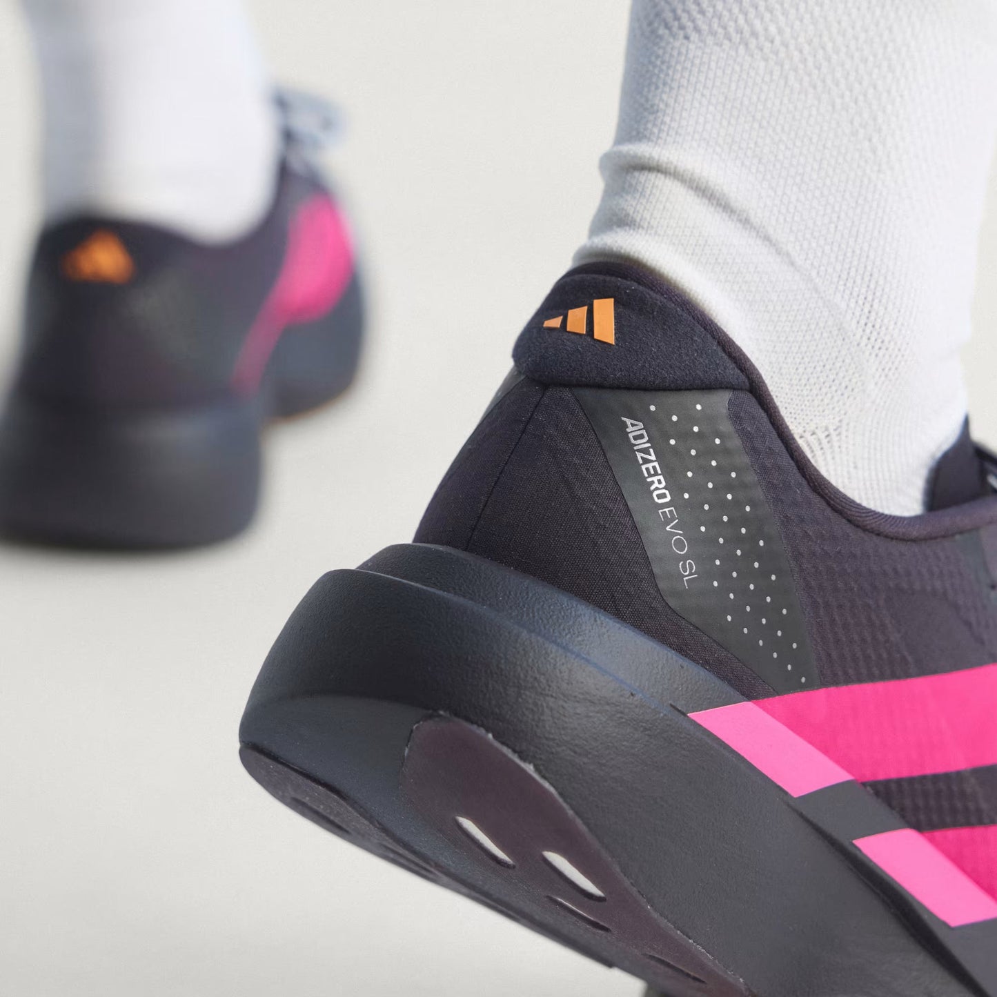 Tênis Adidas Adizero EVO SL Aurora Black / Shock Pink / Lucid Tangerine