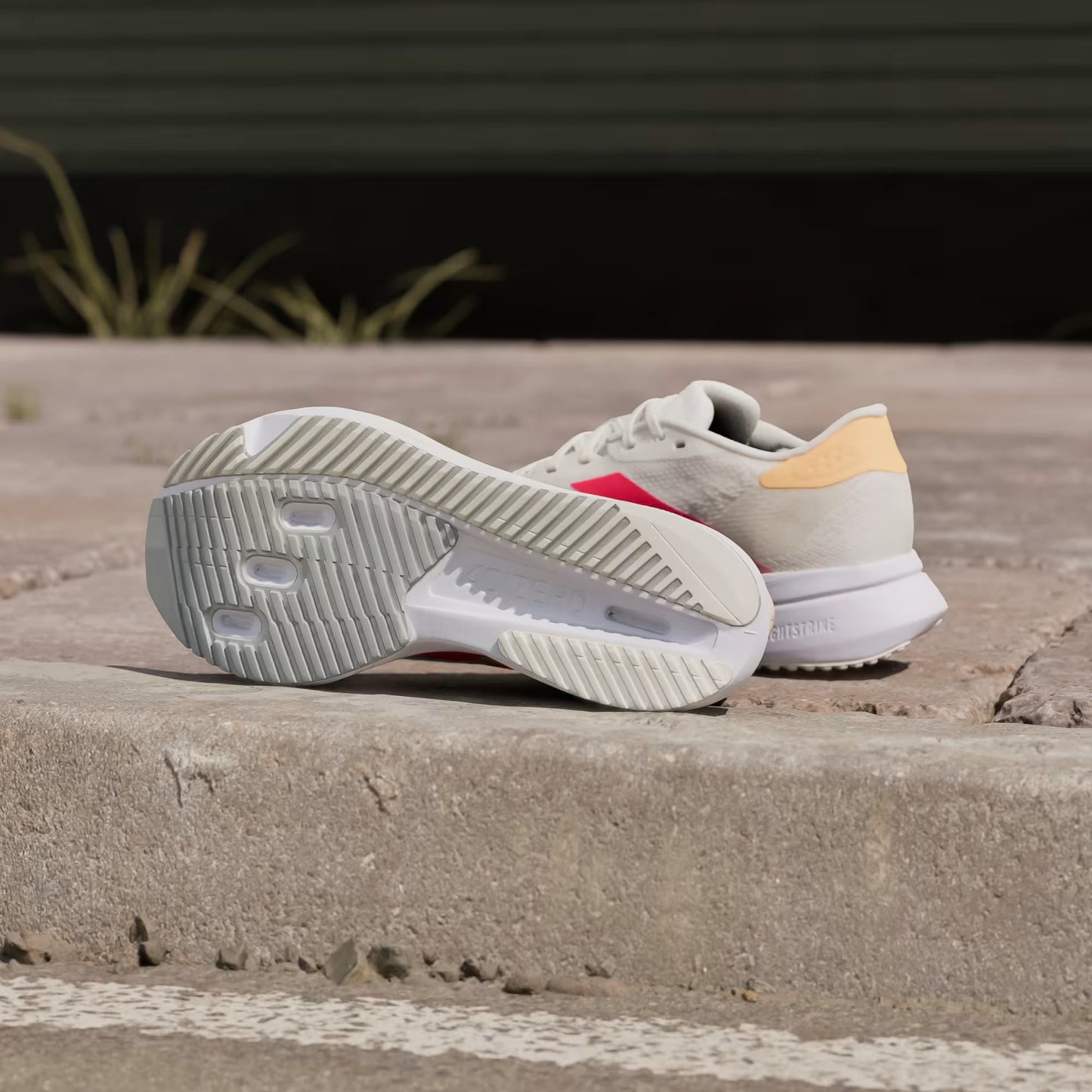 Tênis Adidas Adizero SL2 Off White / Lucid Red / Acid Orange