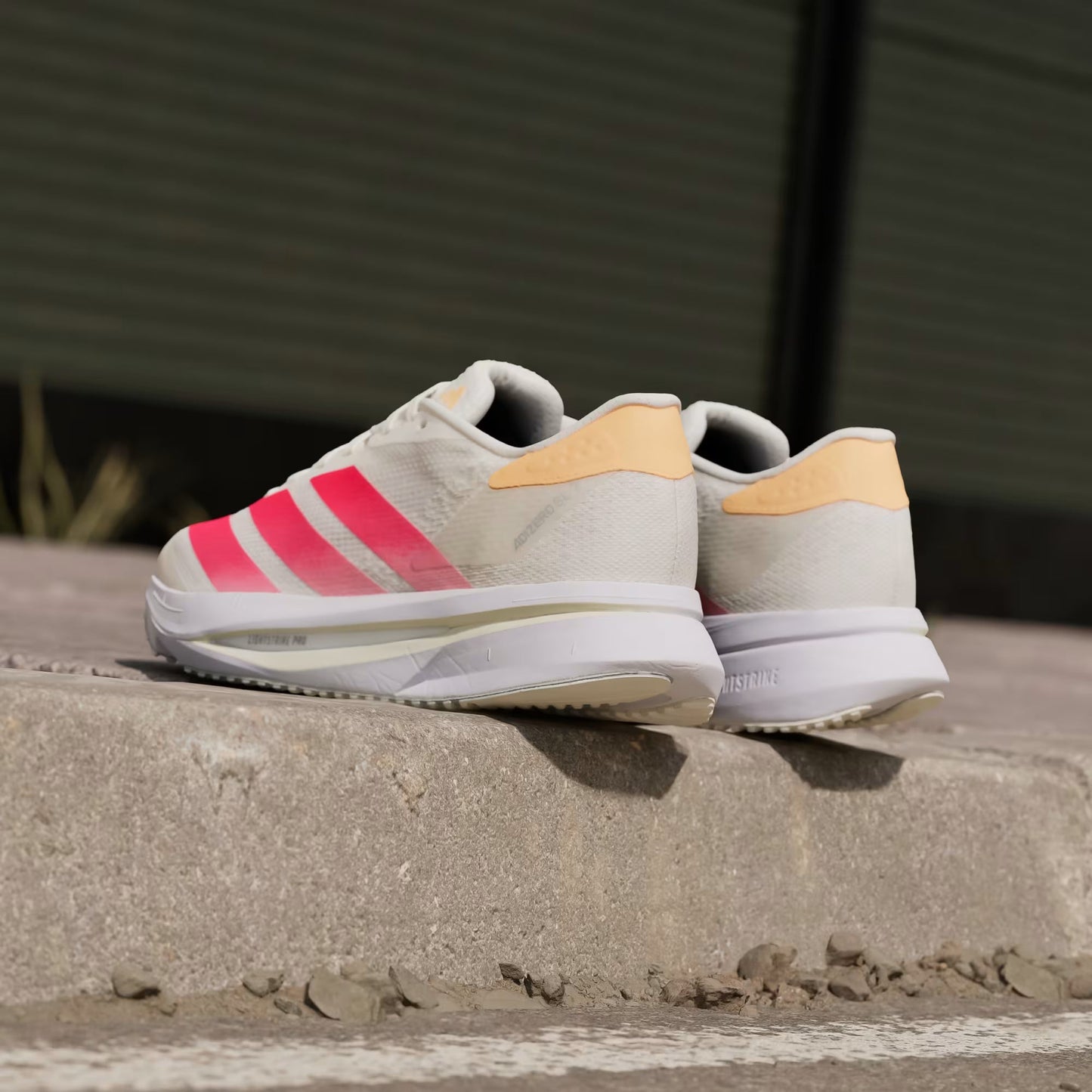 Tênis Adidas Adizero SL2 Off White / Lucid Red / Acid Orange