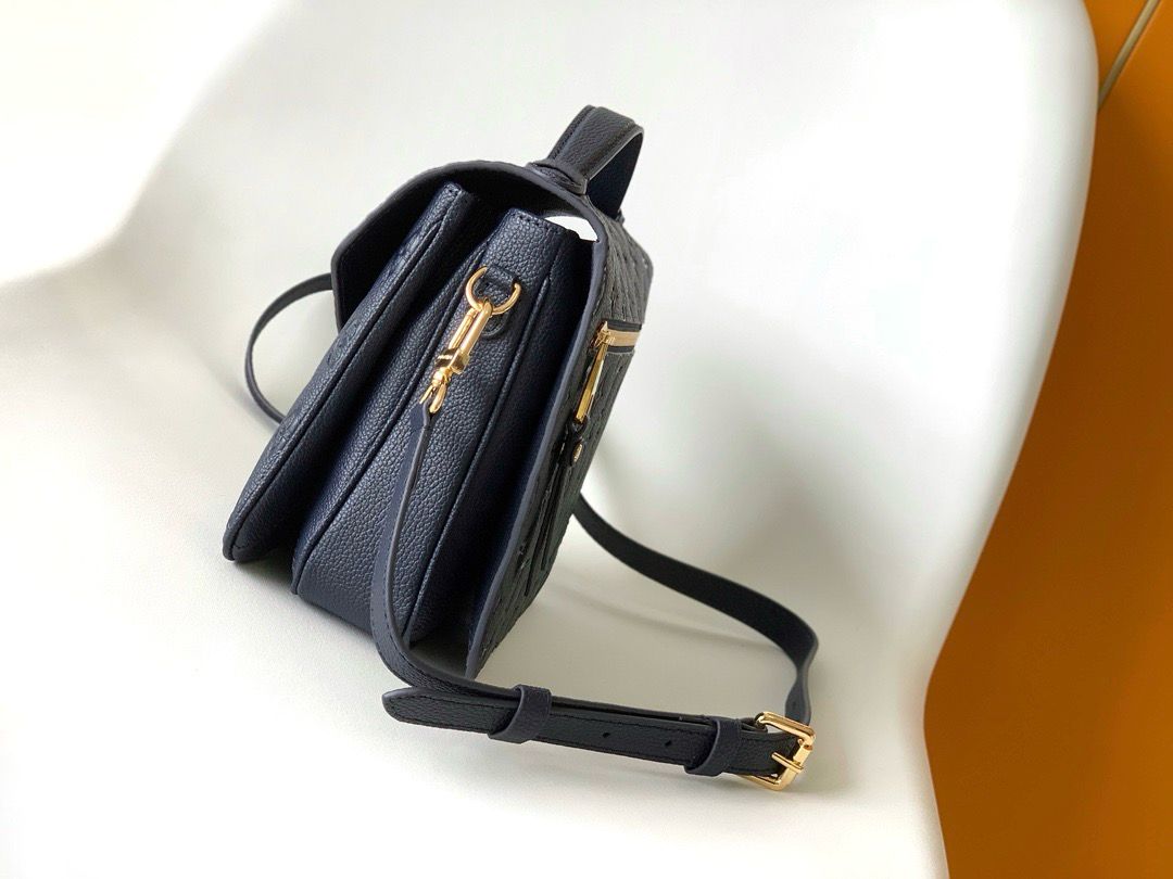 Lv Pochette Metis Black