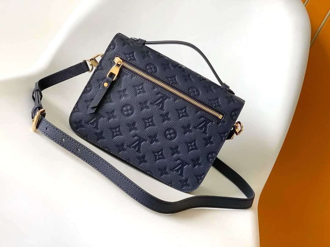 Lv Pochette Metis Black