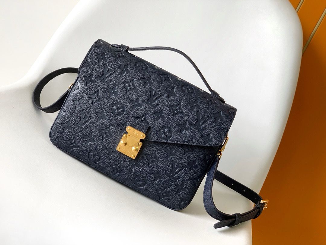 Lv Pochette Metis Black