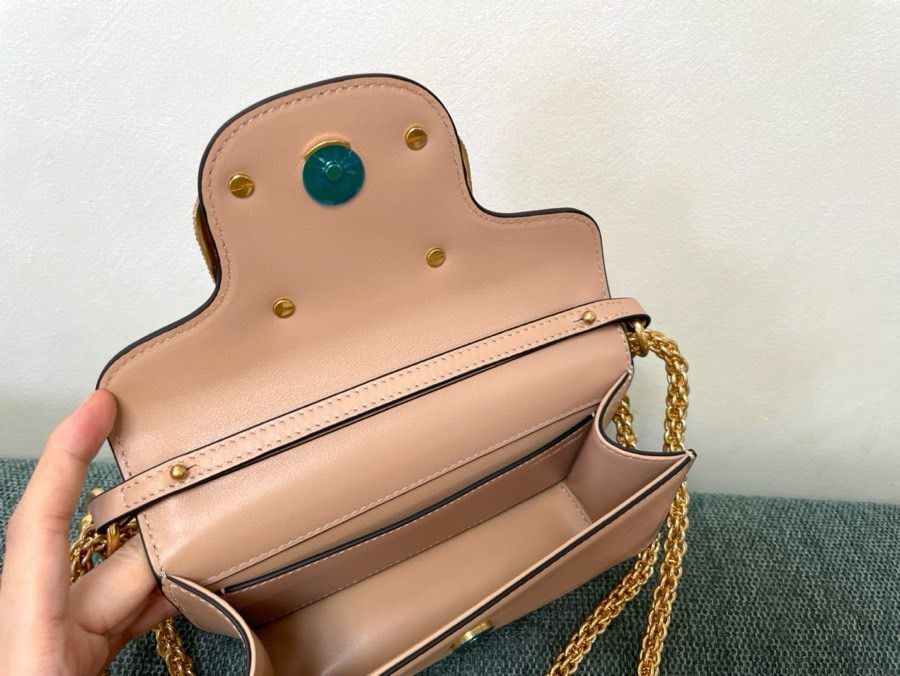 Valentino Garavani Bolsa Transversal Locò baguette bag