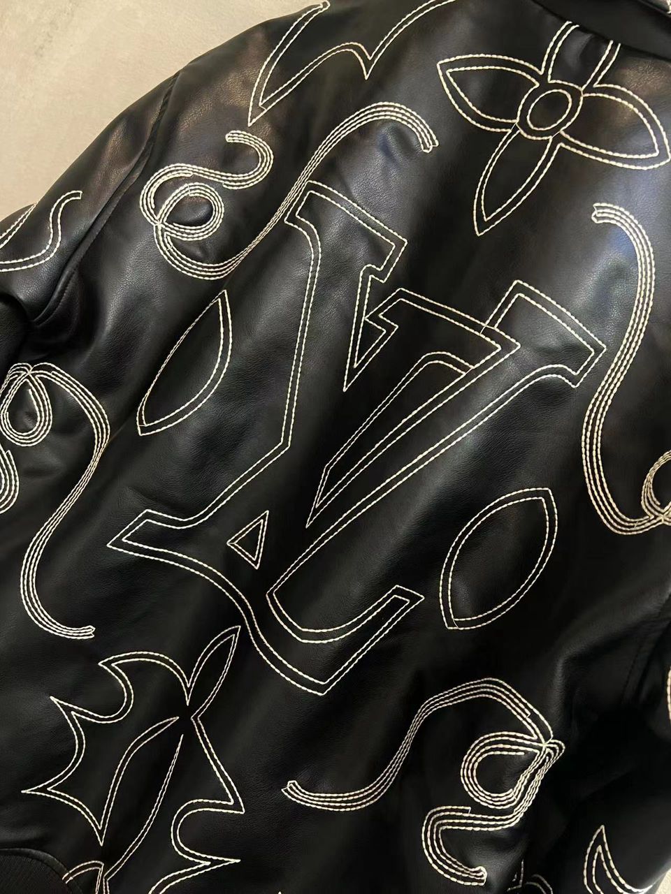 JAQUETA MONOGRAN LOUIS VUITTON "EMBROIDERED" Black