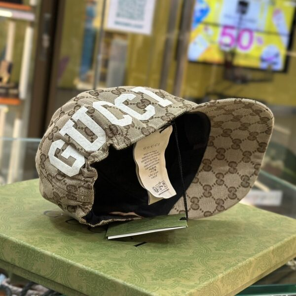 Boné Gucci Beige Gold Monogram