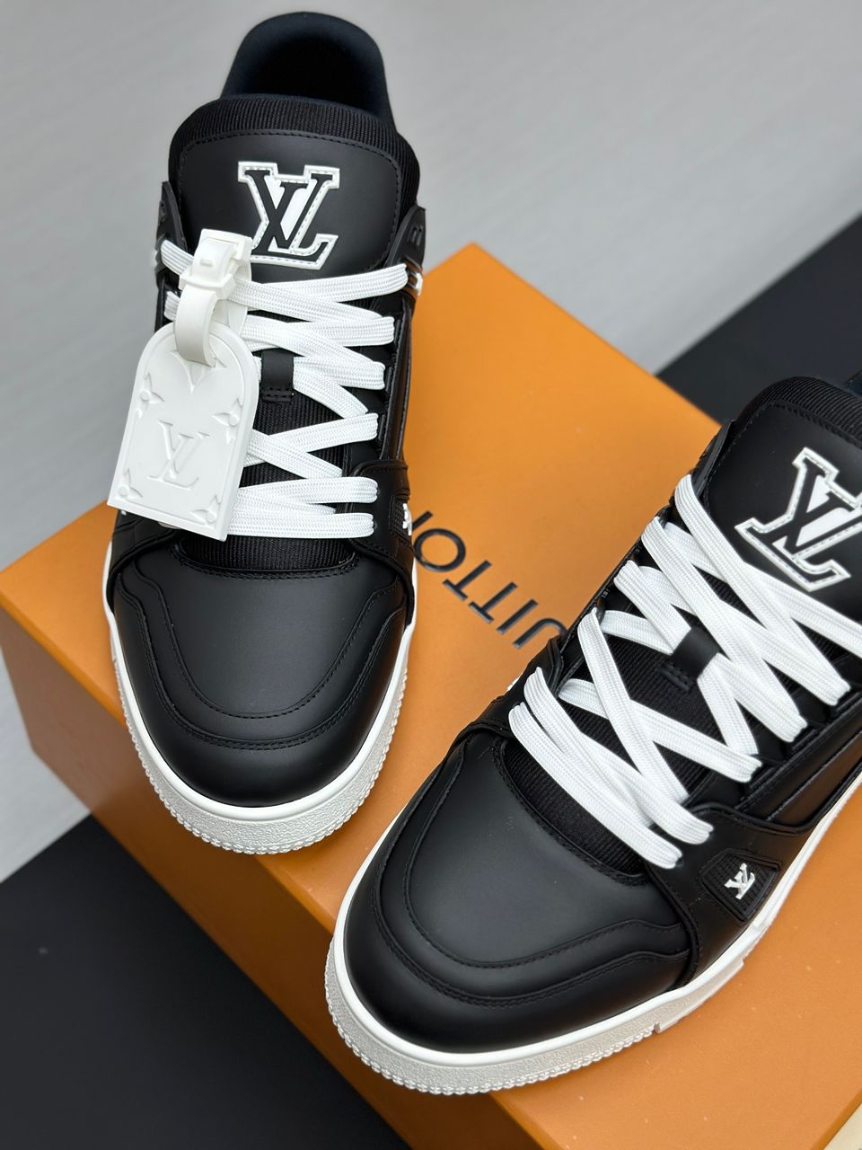 Tenis Louis Vuitton Trainer Low All Black White