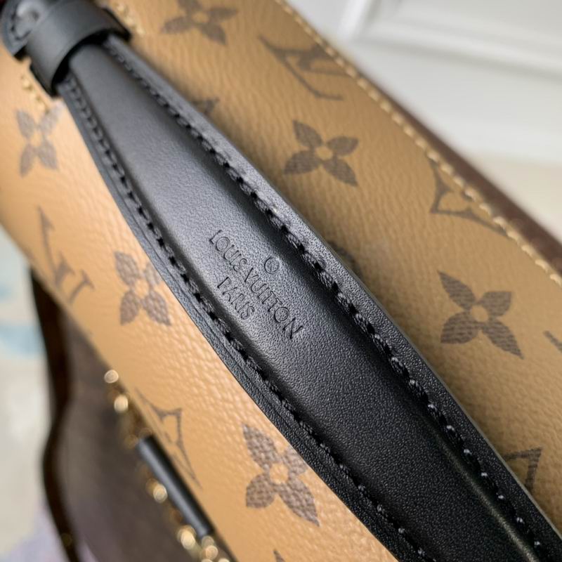 Bolsa Métis East West Reverse Brown