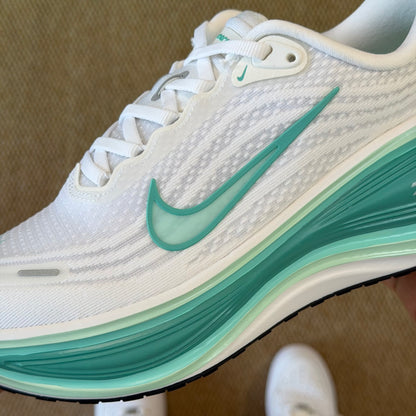 Nike Vomero 18 - White/Light Menthe