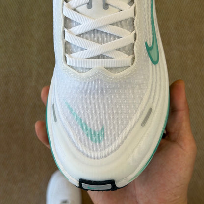 Nike Vomero 18 - White/Light Menthe