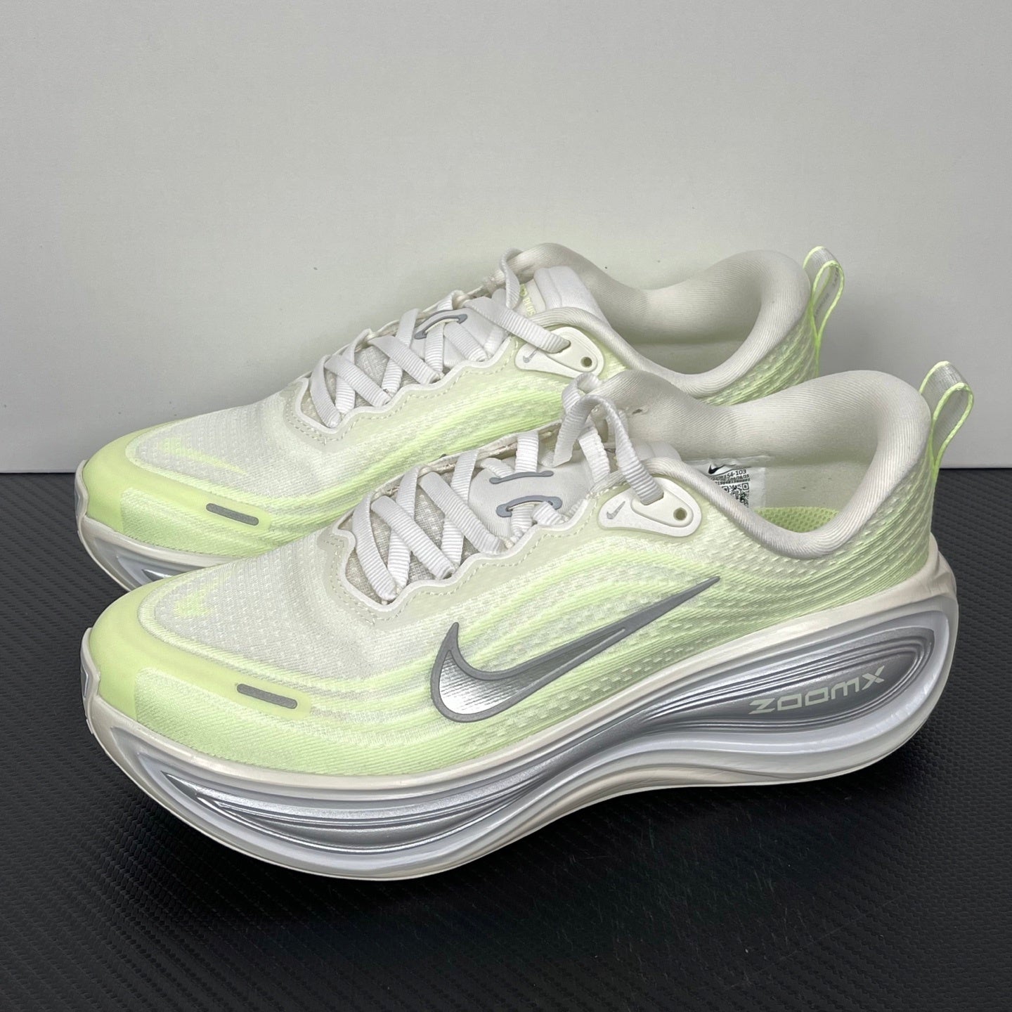 Nike Vomero 18 - Volt/Metallic Silver