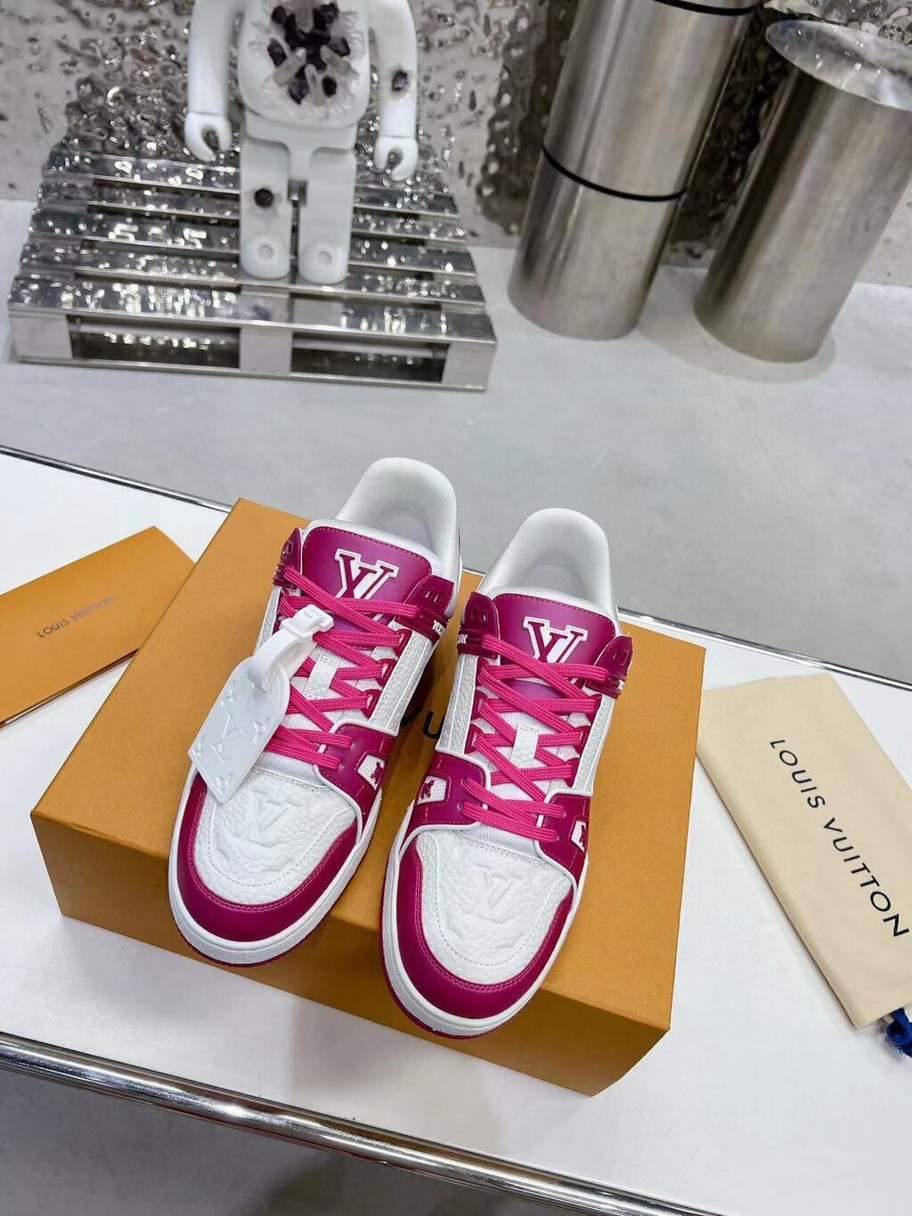 LV Trainer Pink White