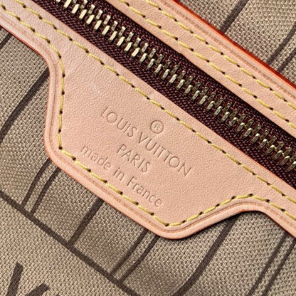 Neverfull MM Monogram Canvas Beige