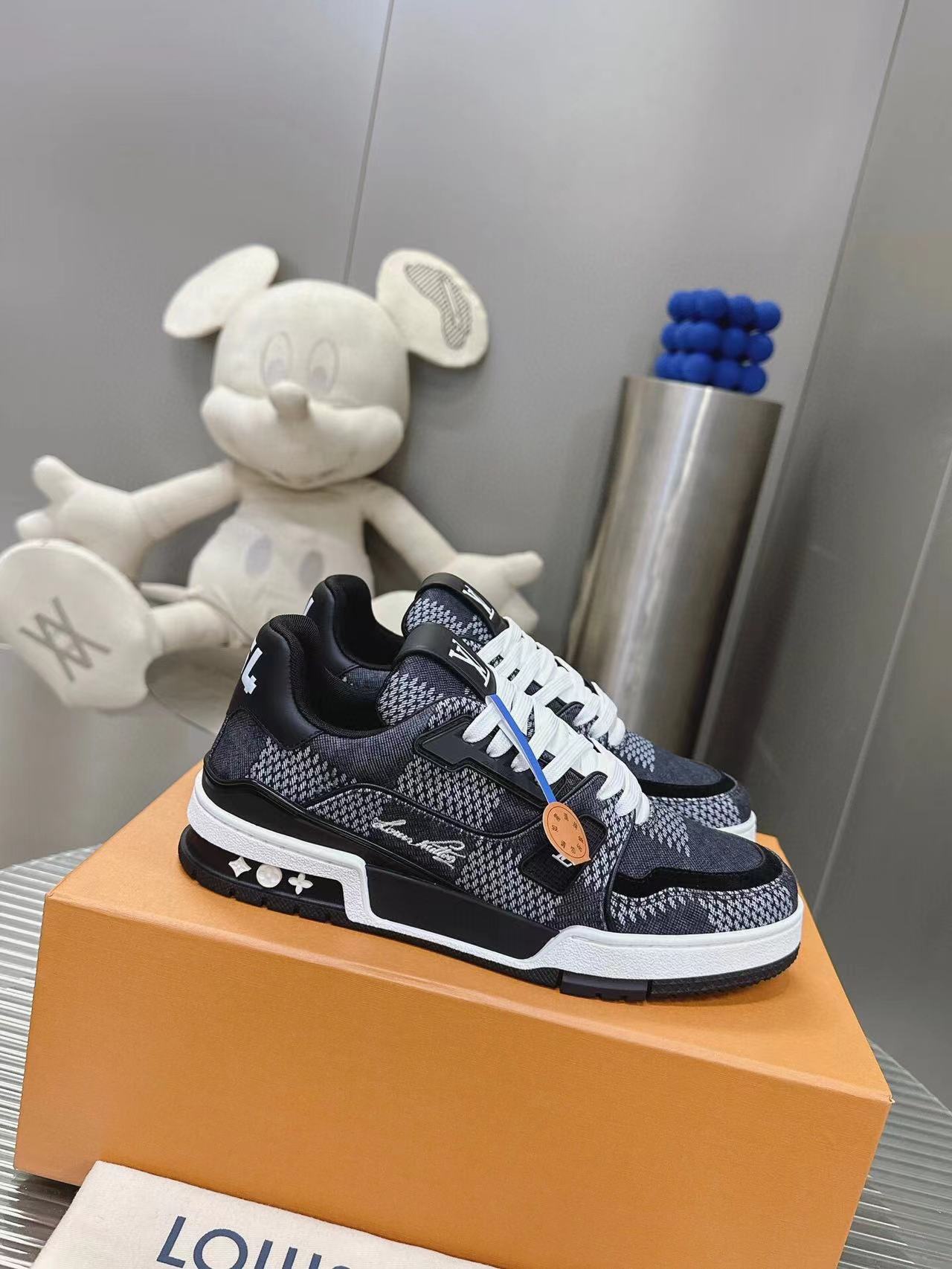 Trainer Black