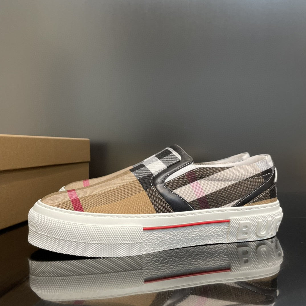 Tênis Slip-on Burberry