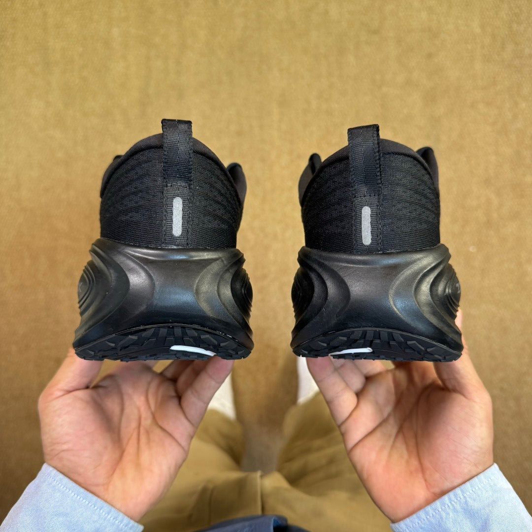 Nike Vomero 18 - Triple Black