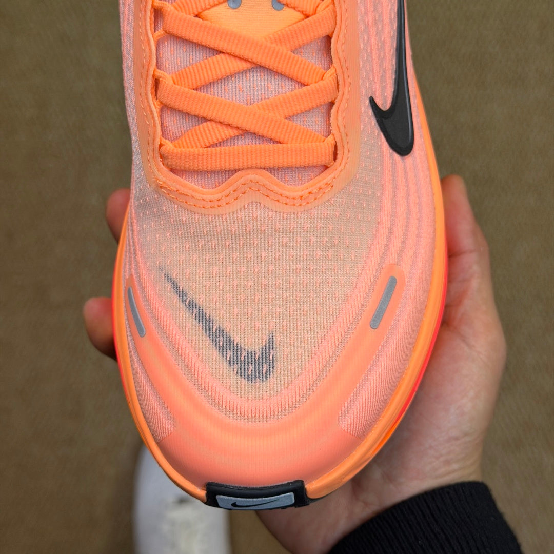 Nike Vomero 18 - Orange Pulse