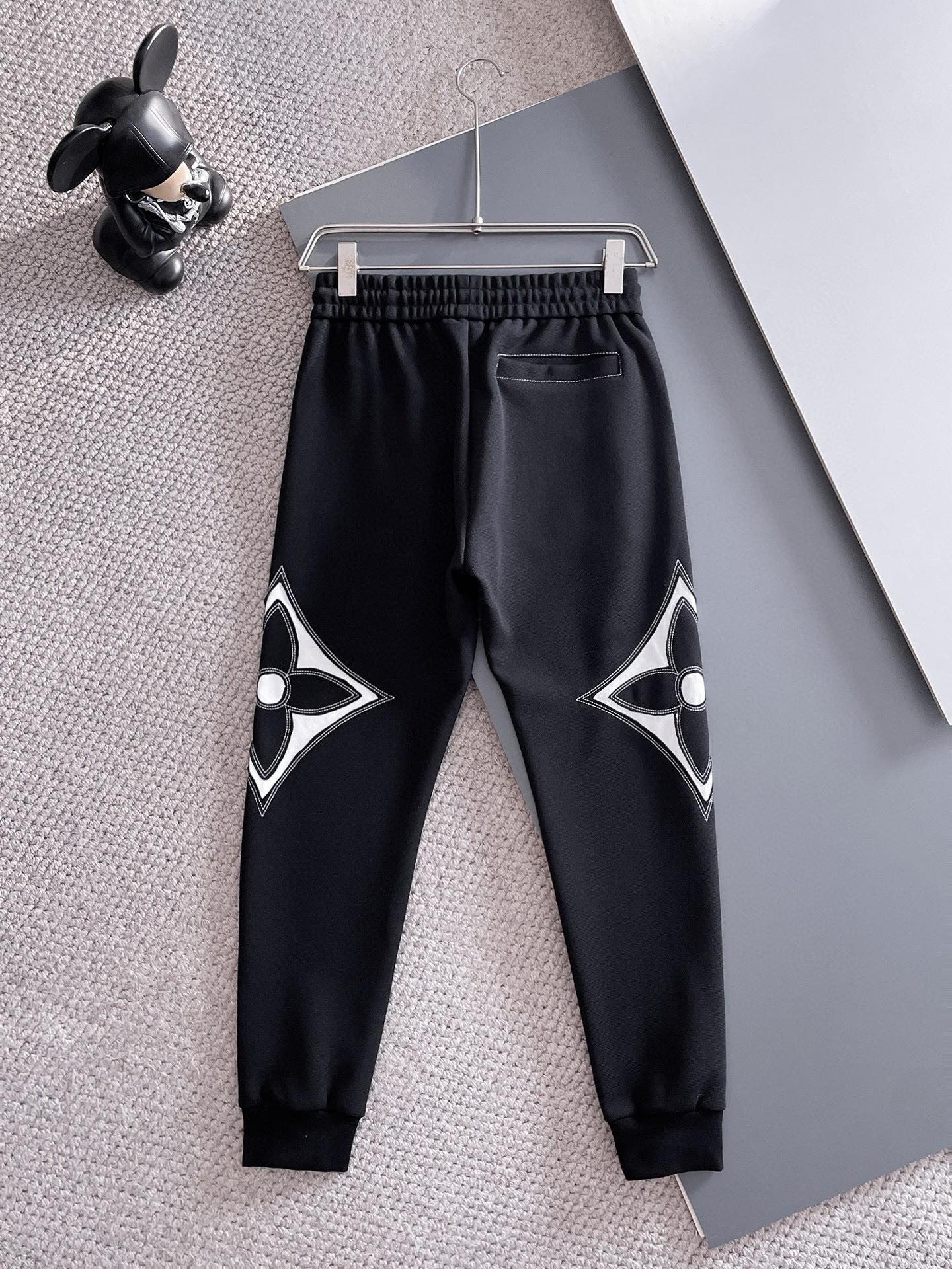 Calça Louis Vuitton Jogger Black Moletom