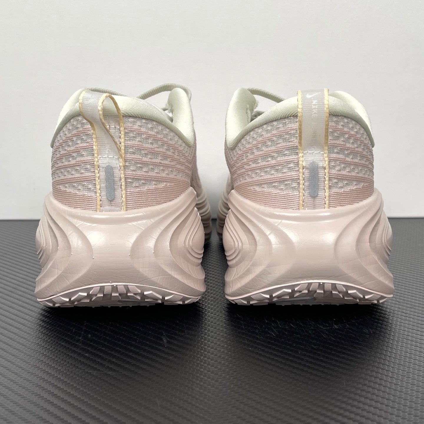 Nike Vomero 18 - Light Orewood Brown