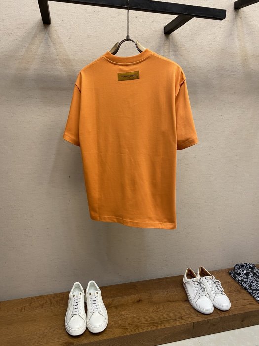 Camiseta Louis Vuitton Orange Relevo Logo
