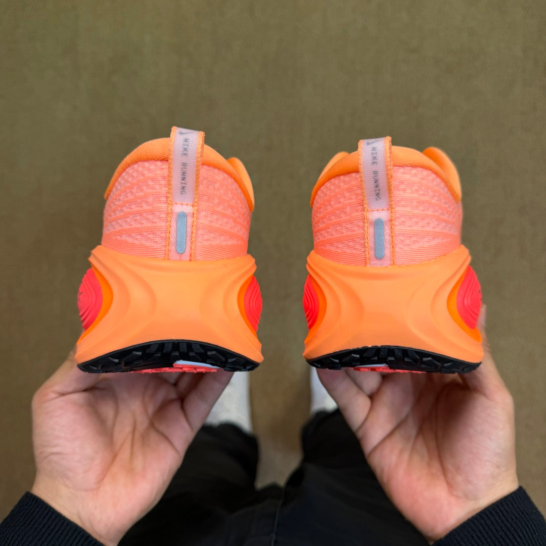 Nike Vomero 18 - Orange Pulse