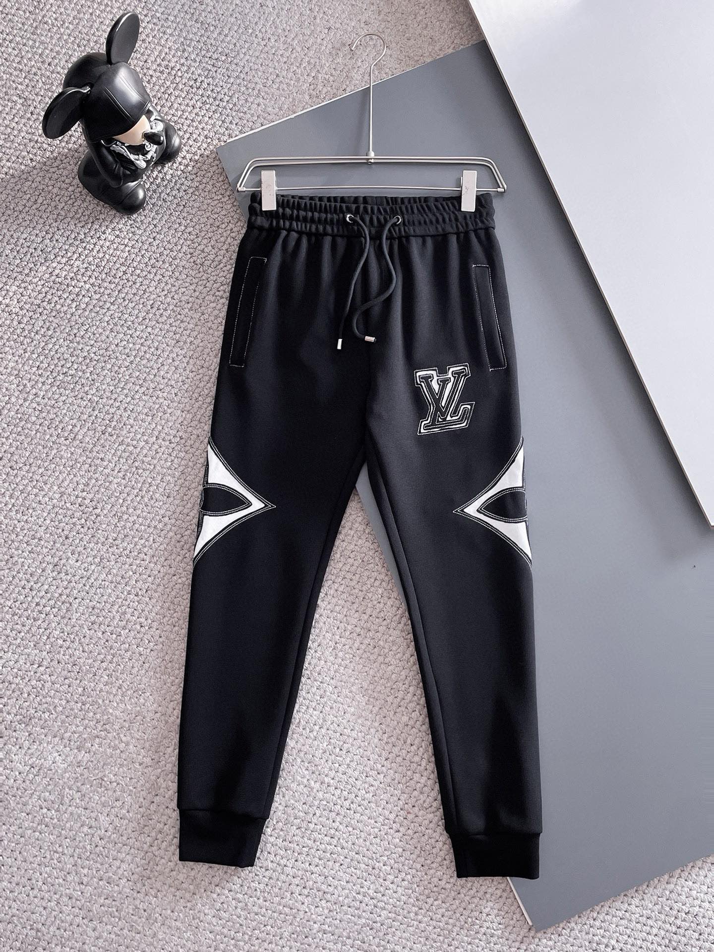 Calça Louis Vuitton Jogger Black Moletom