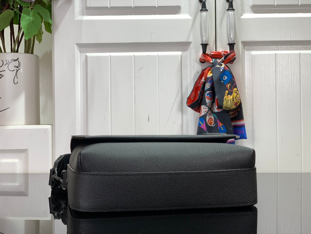 Bag Lv Fastline Messenger Aerogram Black