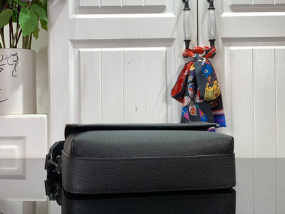 Bag Lv Fastline Messenger Aerogram Black
