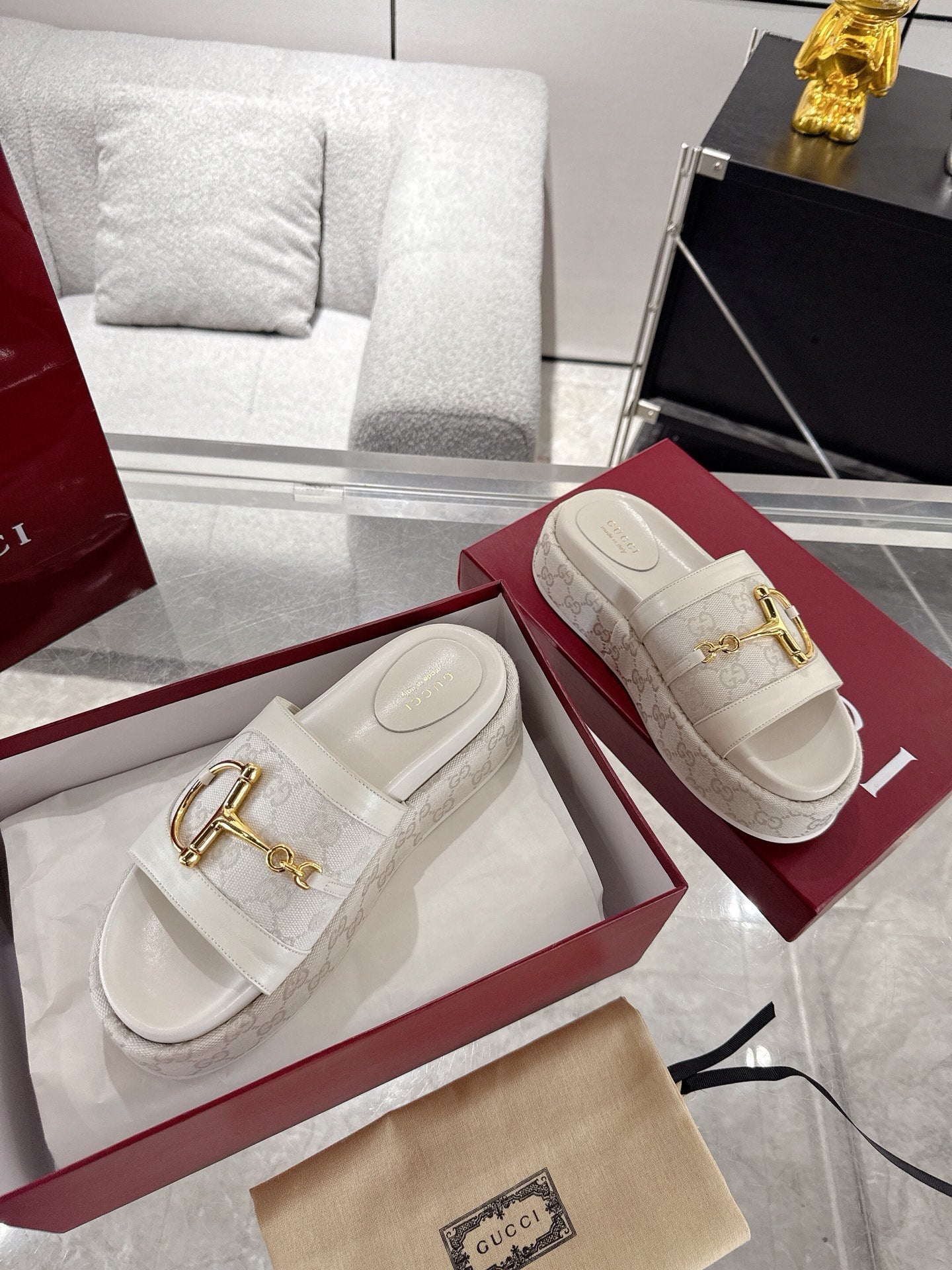 Chinelo Gucci Big D Half Horseclip Thick Bottom Branco