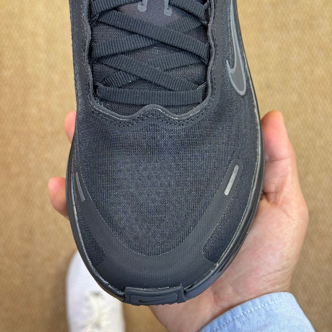 Nike Vomero 18 - Triple Black