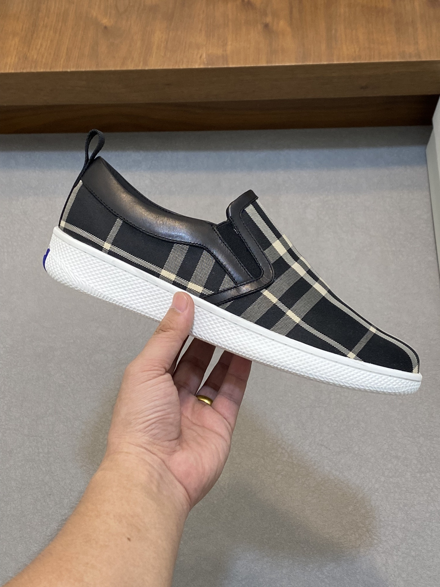 Tênis Slip-on Burberry